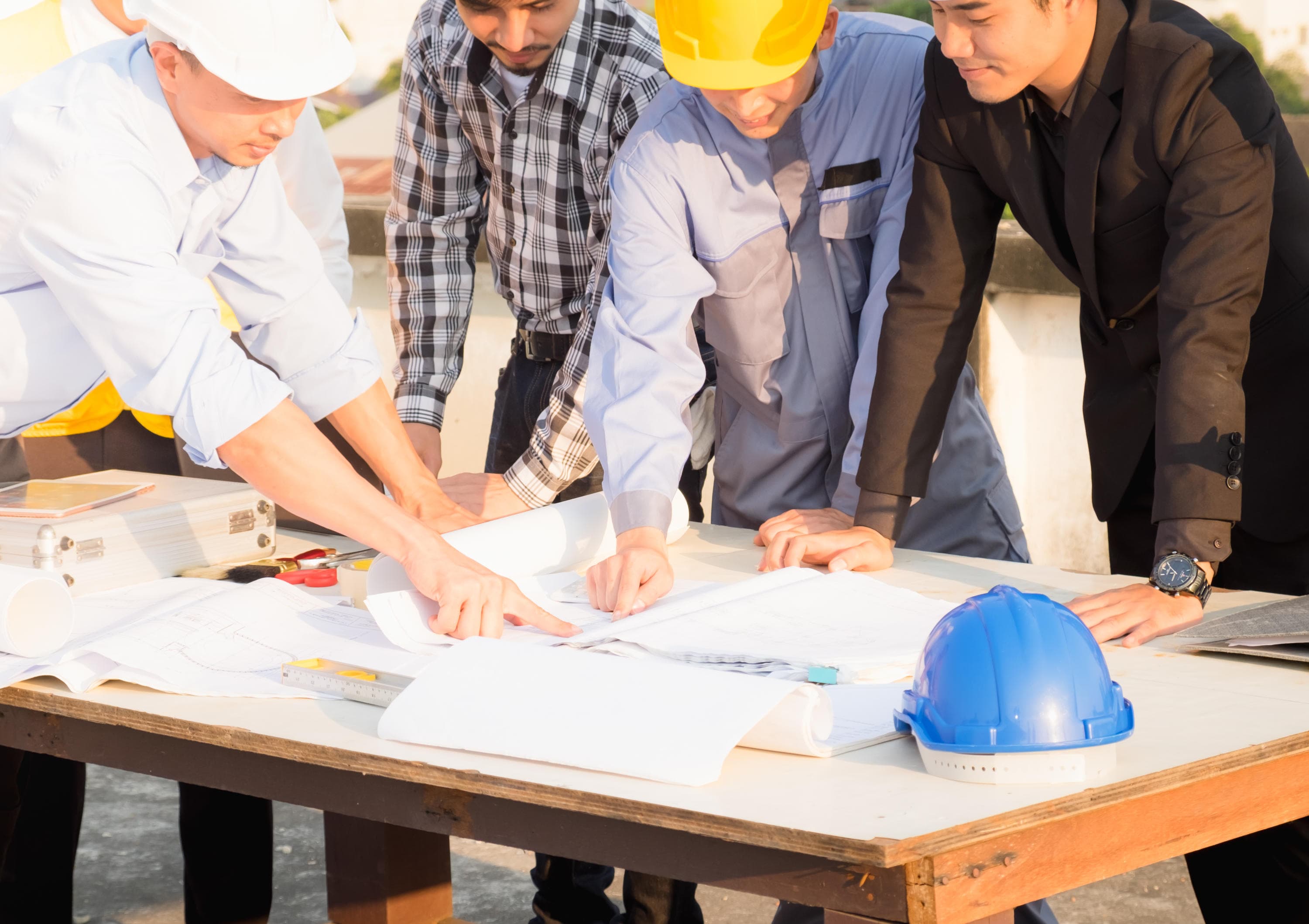 Ingenieros planificando proyecto